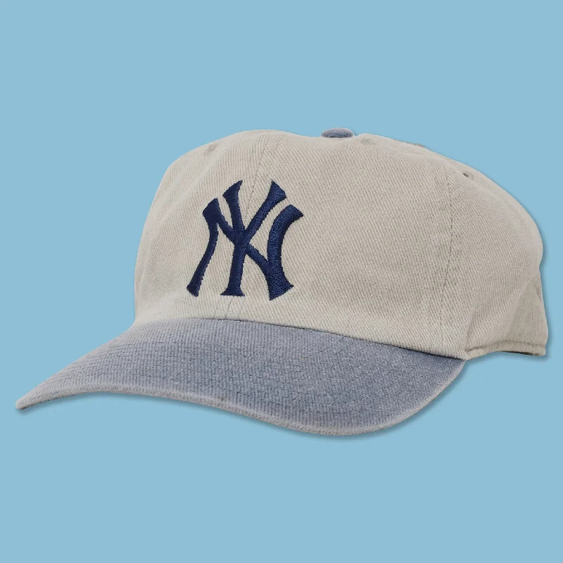 - ​​Christmas pet Christmas clothingVintage DS New York Yankees Strapback