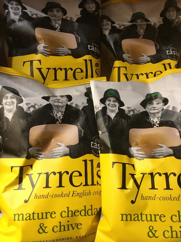 ---12x Tyrrells Mature Cheddar & Chive Hand Cooked English Crisps (12x40g)