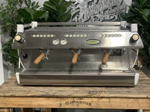 - Pregnant cat delivery room warming boxLa Marzocco GB5 3 Group Brushed Silver & Timber - Pregnant cat delivery room warming boxLa Marzocco GB5 3 Group Brushed Silver & Timber