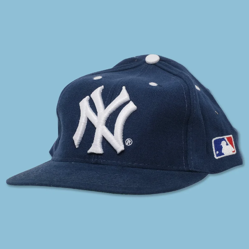 - Parrot climbing and standing wooden frameVintage DS New York Yankees Snapback