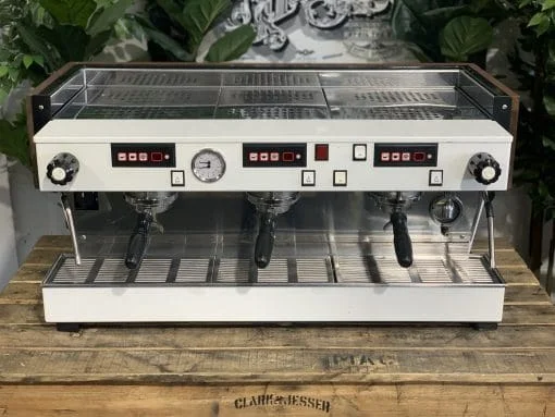 ---La Marzocco Linea 3 Group White & Timber w. Chronos